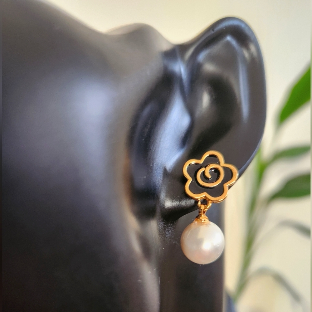 Camellia flower earrings ✨️